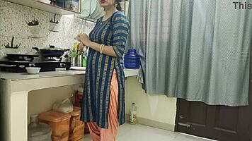 भारतीय जोड़े की गर्म रसोई में चुदाई, स्पष्ट हिंदी ऑडियो