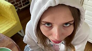 Cum in burger served to Californiababe after deepthroat