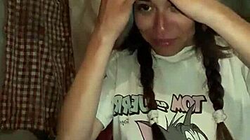 bonneyuwu rubs one out in garage