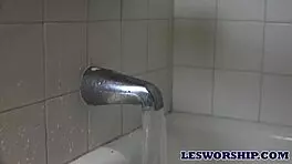 i'm newly single teen trillium wanna lick my roomates pussy bad