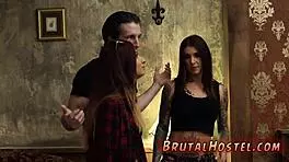 रफ मिल्फ फेलिसिटी फेलाइन ने जोशीले युवा टूरिस्ट्स को स्ट्रैपऑन से रगड़ा