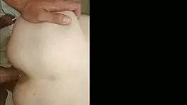 टीन होटल बाथरूम में