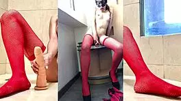 perrita rica shows her pussy in college toy play with big cock