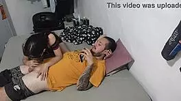 la vecina de mi novia mamando mi monster cock