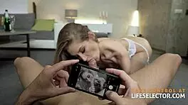 हॉट वाइफ हसबैंड को पेटाइट ब्रूनेट एस्कॉर्ट्स से एनिवर्सरी पर सरप्राइज देती है पीओवी में!