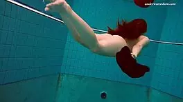 hot hairy vesta gets wet underwater in pool