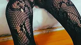 madrastra desesperada pide la polla de su hijastro en la mañana