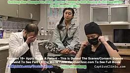 स्टेपफादर 18+ लड़की को डॉक्टर के पास भेजता है इंटरोगेशन और ह्यूमिलिएशन के लिए