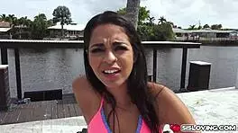 सेक्सी बिकिनी बेब को सौतेले भाई ने रफली चोदा