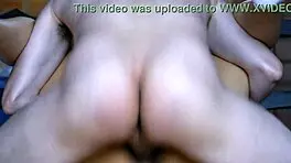 la madrastra y él se acercaron con un deseo ardiente