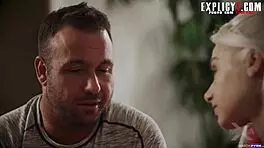 मैं अपनी 18+ स्टेपडॉटर को उसके टफ बेट्रेयल के बाद कंसोल कर रहा हूँ