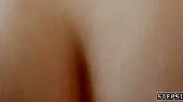 क्यूट जर्मन 18+ और ब्रूनेट हाई सॉक्स वाली लड़कियां स्नेह के लिए लड़ाई