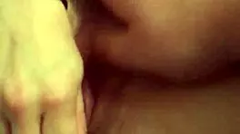 Teen amateur masturbates in detailed solo session