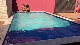 novinhos e novinha banhando na piscina da casa da pjtx alerquina pjt x renan martins pantaneiro