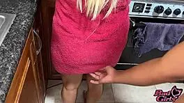 Tio convence sobrina de coger en la cocina - rubia de culo grande follada y penetra por polla grande por su coño humedo