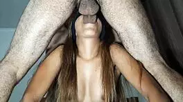 engolindo pau e tomando no cu de bruços