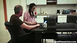 Vera seduces senior Steve 😏