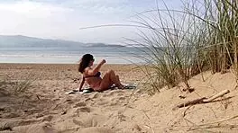 i filmed a curvy milf changing clothes and exercising naked on the beach
