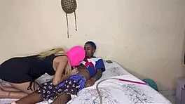 Comendo gostoso a branquinha novinha sem camisinha completo no red