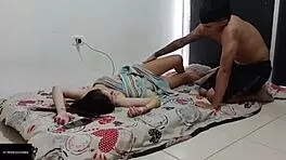 a mi hermanastra le gusta que la toque para meterle mi grande polla dura