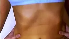 la madrastra de su amiga era una mujer que le encantaba que la dominaran en la cama y su amante no podia resistirse a sus suplicas