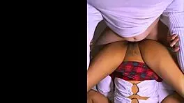 La Colegiala Invitó A Su Tutor A Su Apartamento Para Ayudarla Con Las Matemáticas Pero En Lugar De Eso Terminaron Enredados En La Ropa De Cama