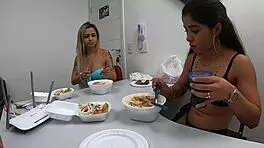 Entre Um Video E Outro A Gente Para Para Comer Sem Parar A Putaria - Izabela Pimenta