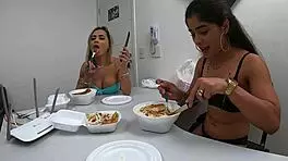 Entre Um Video E Outro A Gente Para Para Comer Sem Parar A Putaria - Izabela Pimenta