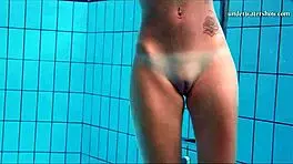 अंडरवाटर मस्ती