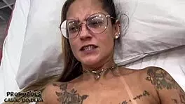 a loirinha safada fodendo com dois amigos no motel acabou toda gozada