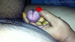 इंडियन वर्जिन लंड गर्लफ्रेंड और फ्रेंड के साथ फोरप्ले एक्सप्लोर करता है