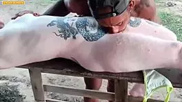 Trio na beira do rio fudendo gostoso e no final gozei na bucetas das duas