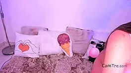 Look at this babe fingering on webcam!