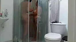 me follo a mi vecina morena en la ducha de medellín colombia