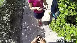 क्या बेब कोर्टनी लॉक्स पैसे के लिए वो लंड चूस रही है? उसे झुका हुआ देखो!