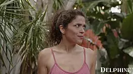 i watch victoria voxxx and ana foxxx give a mindblowin show with lickin and fingerin