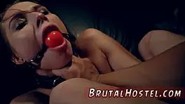 स्लेव म्यूजिक बजती है जैसे नाइलॉन फुट फेटिश एड्रा फॉक्स को डोमिनेट करता है