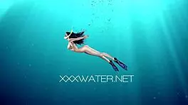 एवा सासाल्का के साथ पानी के नीचे ग्रुप सेक्स?