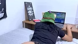 soquei na bucetinha da novinha gamer enquanto ela jogava