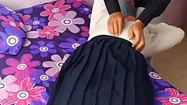 Joven estudiante me la chupa hasta correrme en su boca de inocente putita real casero amateur