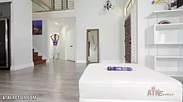 Classy Nia Nacci fingers her wet pussy.