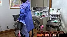 स्ट्रेंजर्स बैकस्टेज में चोकिंग और एनेल क्रीमपाई के साथ डोमिनेट करते हैं ज़ोम्बे एडिशन में! अनफेयरली हॉट!