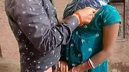 विलेज हसबैंड और वाइफ स्टेमी रैंच एनकाउंटर शेयर करते हैं