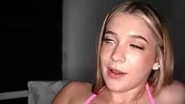 बेकी समर्स एक अजनबी को अपनी टाइट वेट चूत हैंडल करने देती है