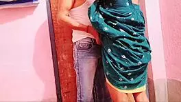 विलेज हसबैंड और वाइफ स्टेमी रैंच एनकाउंटर शेयर करते हैं