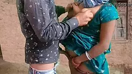 विलेज हसबैंड और वाइफ स्टेमी रैंच एनकाउंटर शेयर करते हैं