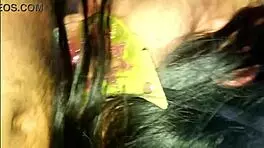 अजीब सिसकारियां और मुस्कानें लेते हुए युवा लड़की इंटेंस गांड पूजा एंजॉय कर रही