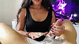 सेक्सी एमी स्टार्ज की टाइट 18+ चूत इंटररेसियल स्टाइल में पाउंड हुई, फेशियल फिनिश के साथ