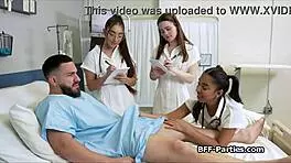 हॉस्पिटल रूम फोरसम नॉटी डॉक्टर्स हार्ड ड्रिलिंग वाइल्ड ग्रुप एक्शन में