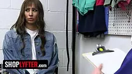 Tight pussy Braylin gets face-covered after cock-sucking